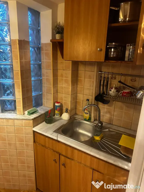 Apartament 3 camere decomandate, et. 1 zona Port
