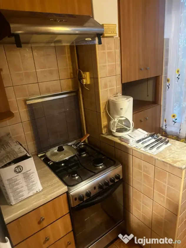 Apartament 3 camere decomandate, et. 1 zona Port