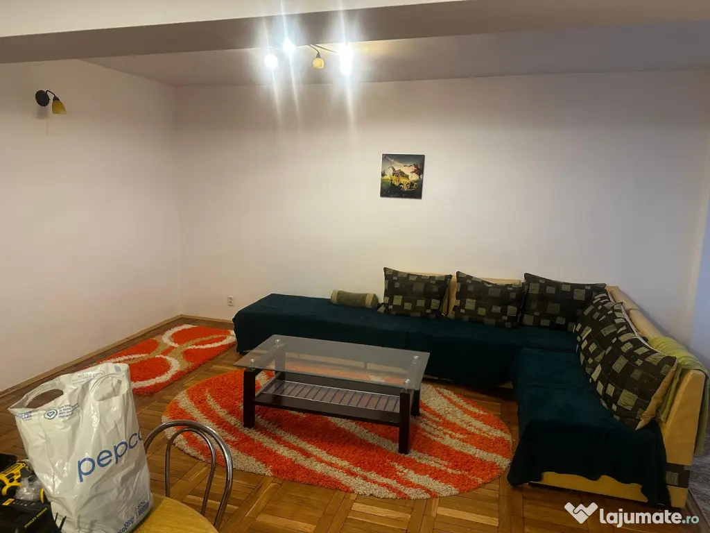 Apartament 3 camere decomandate, et. 1 zona Port