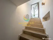 273 mp 7 camere 52 mp curte trifazic 8 minute Metrou Grozăvești/Petrache Poenaru