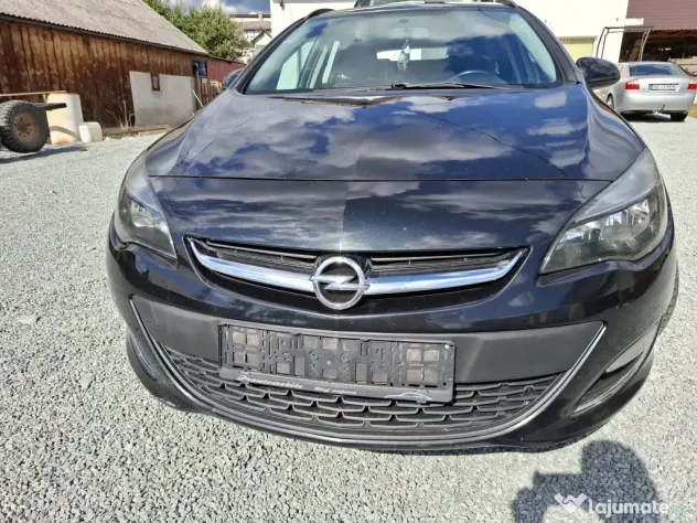 Opel Astra J Sport touarer 2013