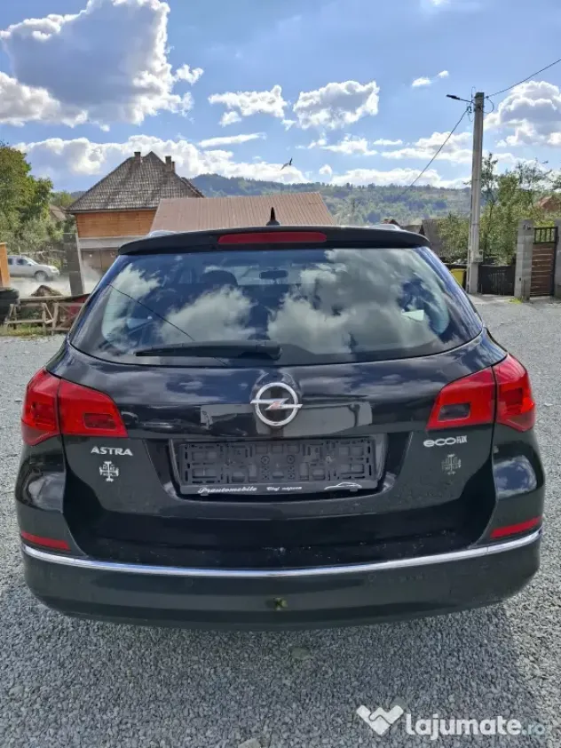 Opel Astra J Sport touarer 2013