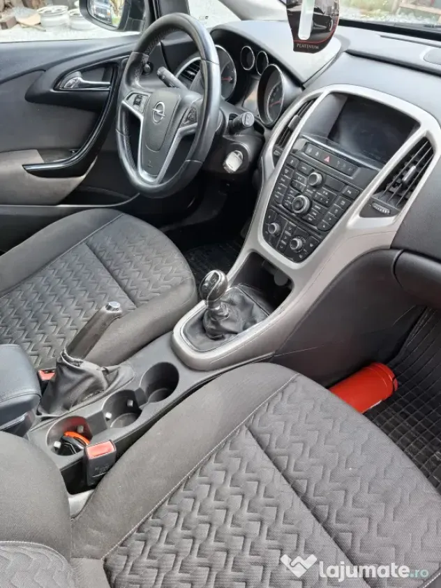Opel Astra J Sport touarer 2013
