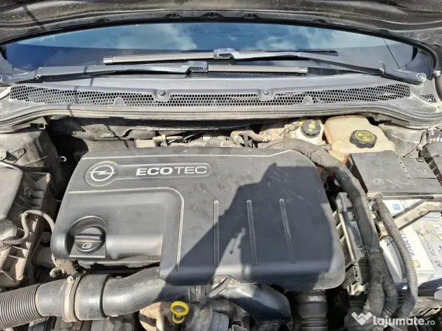 Opel Astra J Sport touarer 2013