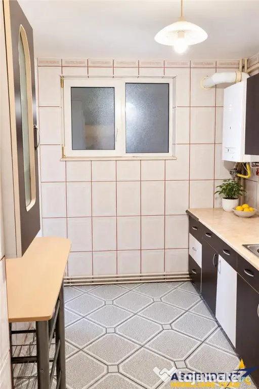 3 camere decomandate, gata de mutare, mobilat si utilat, eta - Brasov (Brasov)