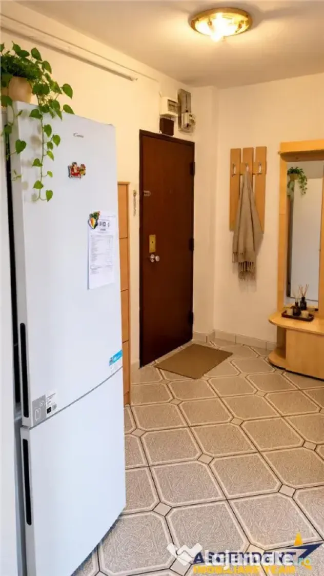 3 camere decomandate, gata de mutare, mobilat si utilat, eta - Brasov (Brasov)