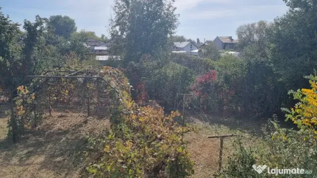 Vand casa cu teren de 2000 mp, Oras. Gaesti, Jud. Dambovita - Gaesti (Dambovita)