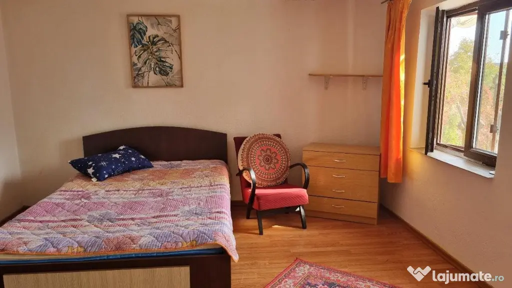 Vand casa cu teren de 2000 mp, Oras. Gaesti, Jud. Dambovita - Gaesti (Dambovita)