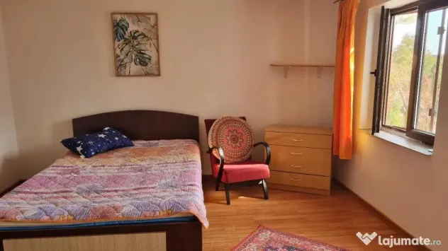 Vand casa cu teren de 2000 mp, Oras. Gaesti, Jud. Dambovita - Gaesti (Dambovita)