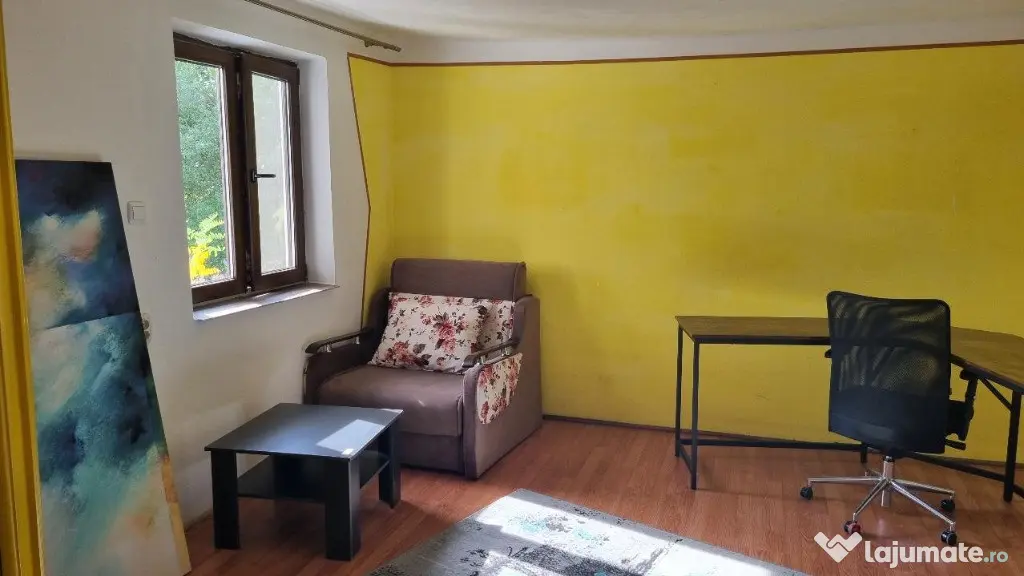 Vand casa cu teren de 2000 mp, Oras. Gaesti, Jud. Dambovita - Gaesti (Dambovita)