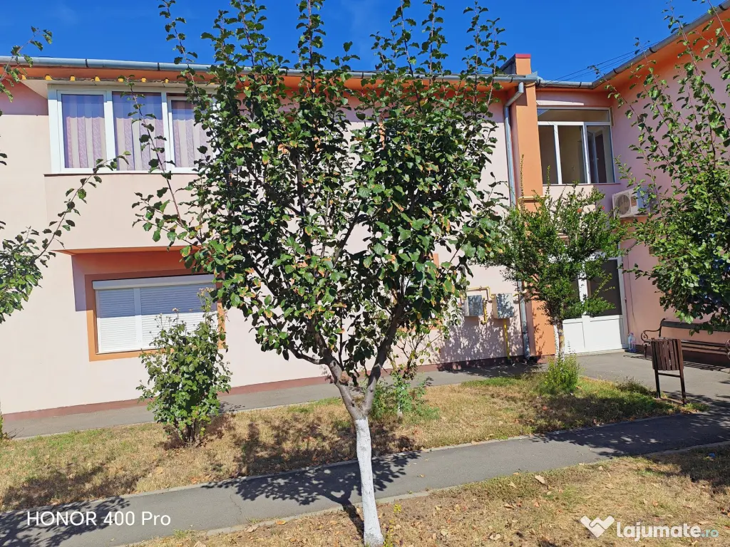 Apartament 4 camere semidecomandat Aradul Nou