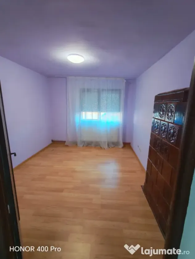 Apartament 4 camere semidecomandat Aradul Nou