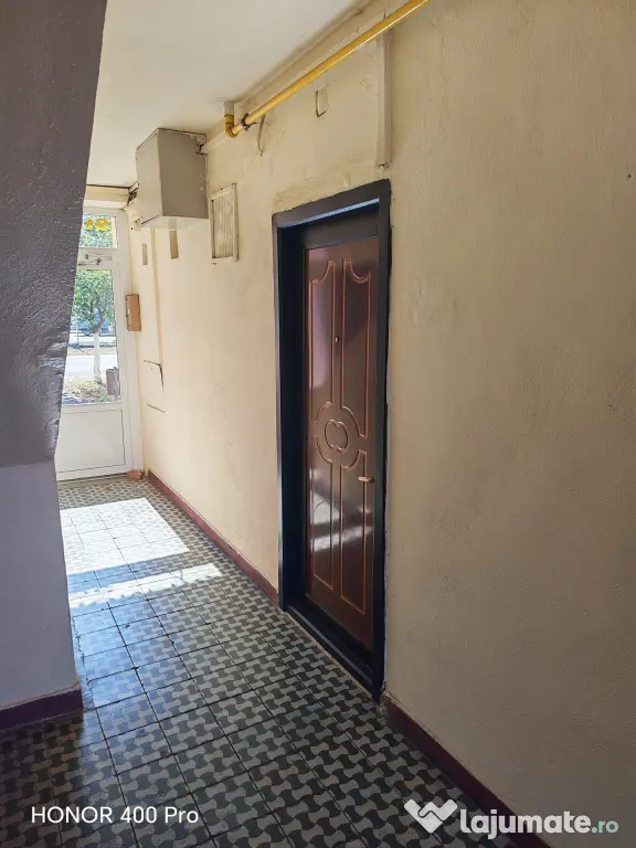 Apartament 4 camere semidecomandat Aradul Nou