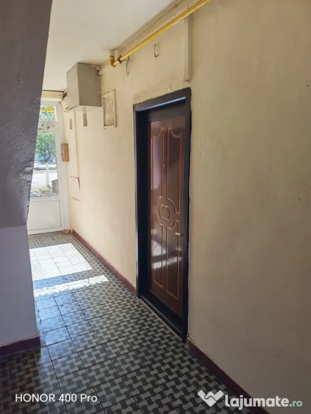 Apartament 4 camere semidecomandat Aradul Nou