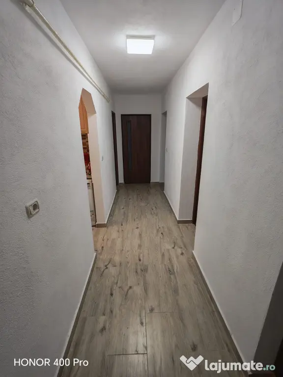 Apartament 4 camere semidecomandat Aradul Nou