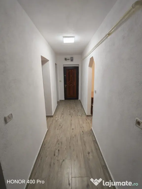 Apartament 4 camere semidecomandat Aradul Nou