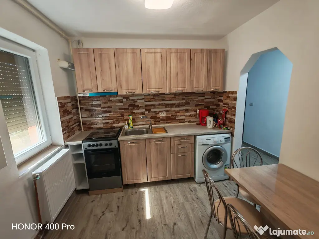 Apartament 4 camere semidecomandat Aradul Nou