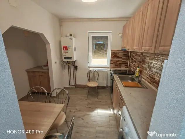 Apartament 4 camere semidecomandat Aradul Nou