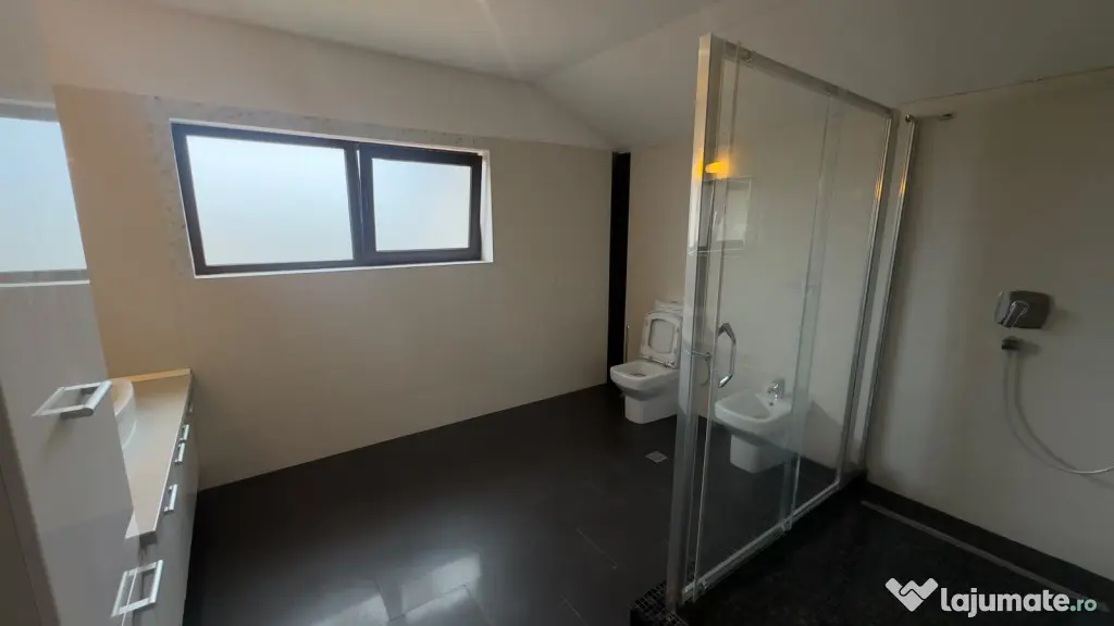 Casa individuala cu garaj, teren 706mp, terasa la etaj 50mp, - Dumbravita (Timis)