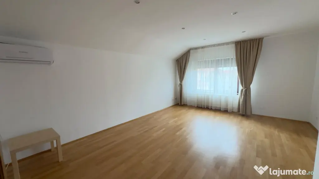 Casa individuala cu garaj, teren 706mp, terasa la etaj 50mp, - Dumbravita (Timis)