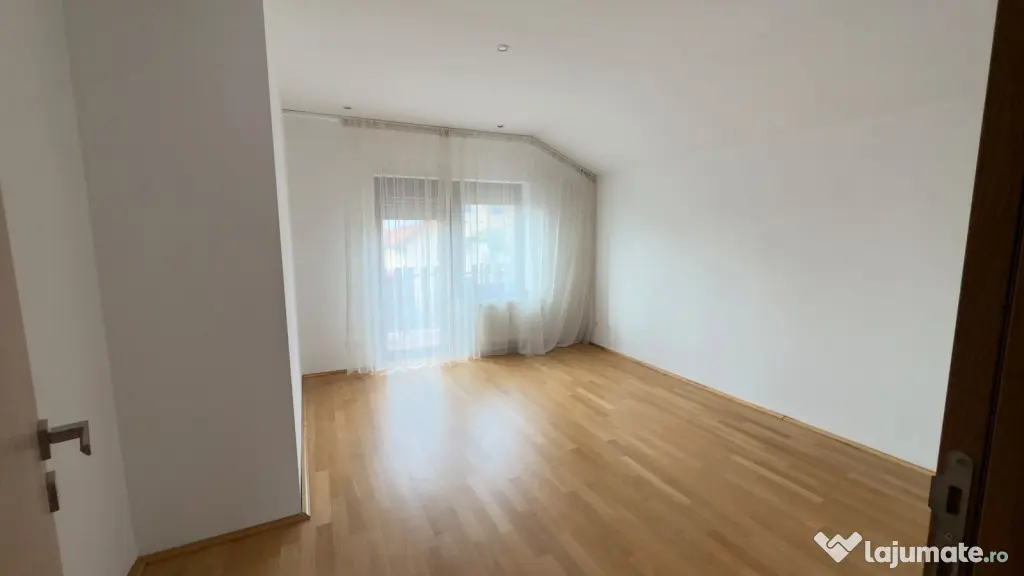 Casa individuala cu garaj, teren 706mp, terasa la etaj 50mp, - Dumbravita (Timis)