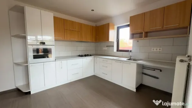 Casa individuala cu garaj, teren 706mp, terasa la etaj 50mp, - Dumbravita (Timis)