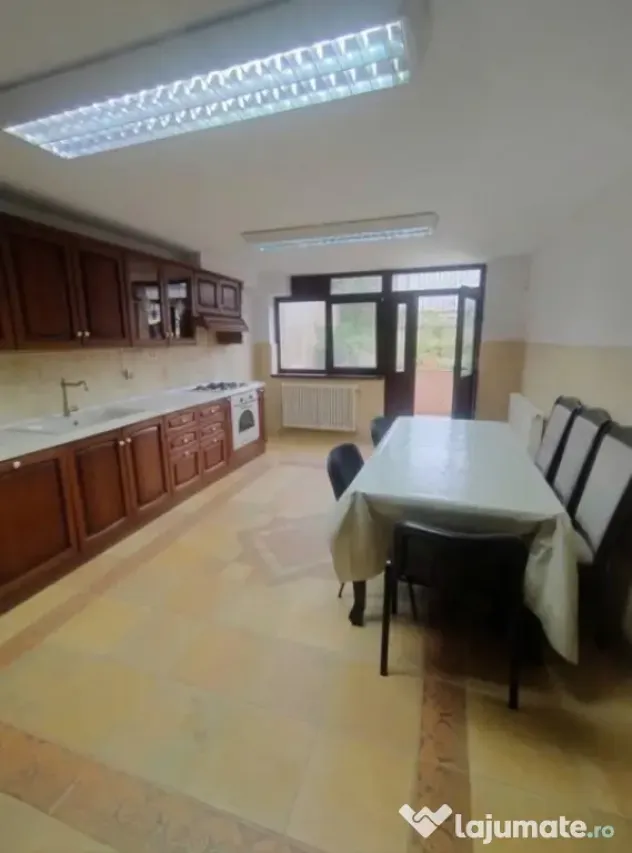 Vilă cu piscină și cramă - Valenii De Munte (Prahova)