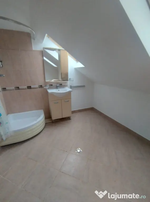 Vilă cu piscină și cramă - Valenii De Munte (Prahova)