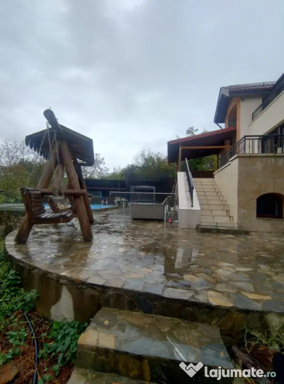 Vilă cu piscină și cramă - Valenii De Munte (Prahova)