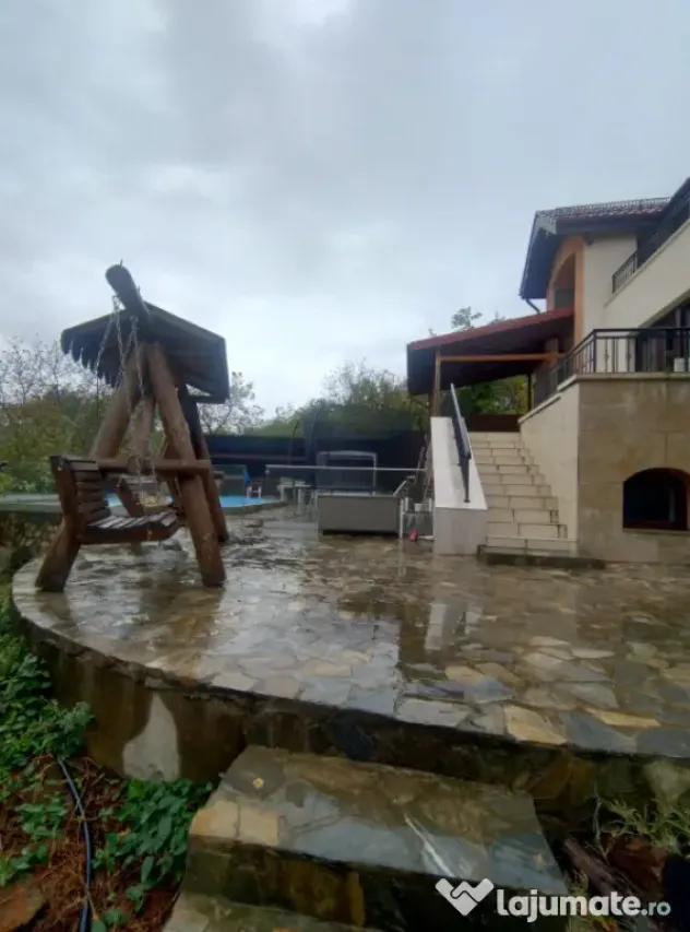 Vilă cu piscină și cramă - Valenii De Munte (Prahova)