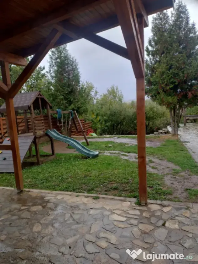 Vilă cu piscină și cramă - Valenii De Munte (Prahova)