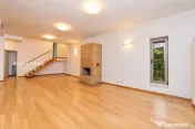 Vilă 7 Camere | 307 MP | Grădină & Terase | Garaj | Băne 