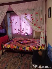 1 camera dintr-un apartament cu 3 camere. 