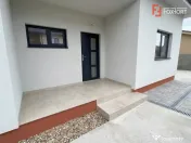 Duplex pe parter cu 3 camere - Mosnita Veche