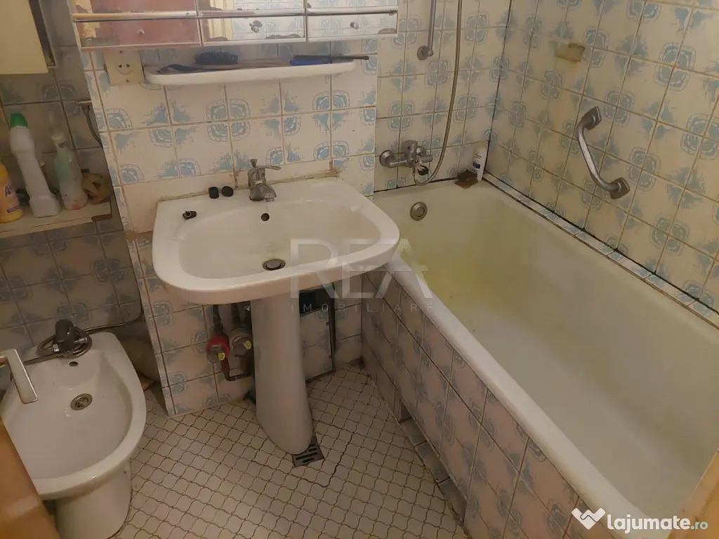 4 camere Piața Iancului decomandat, et. 2, an 1978, metrou, - Bucuresti (Bucuresti-Ilfov)