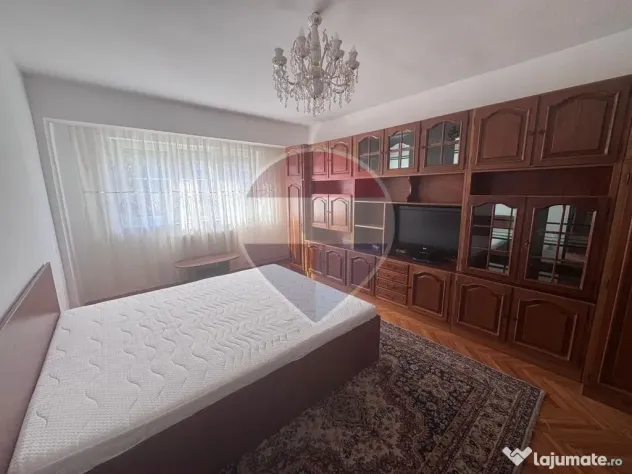 De închiriat apartament cu 3 camere, în zona Decebal - Oradea (Bihor)