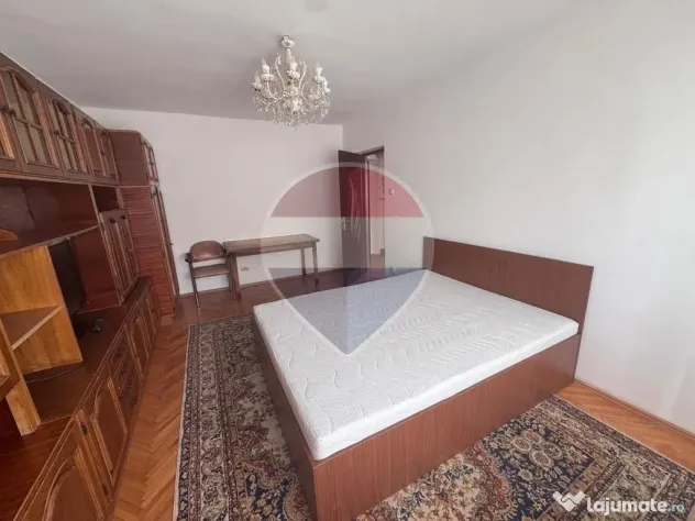 De închiriat apartament cu 3 camere, în zona Decebal - Oradea (Bihor)