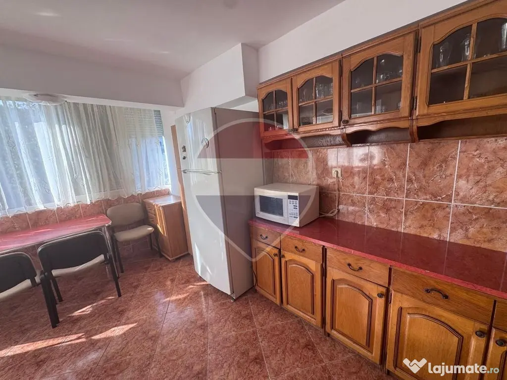De închiriat apartament cu 3 camere, în zona Decebal - Oradea (Bihor)