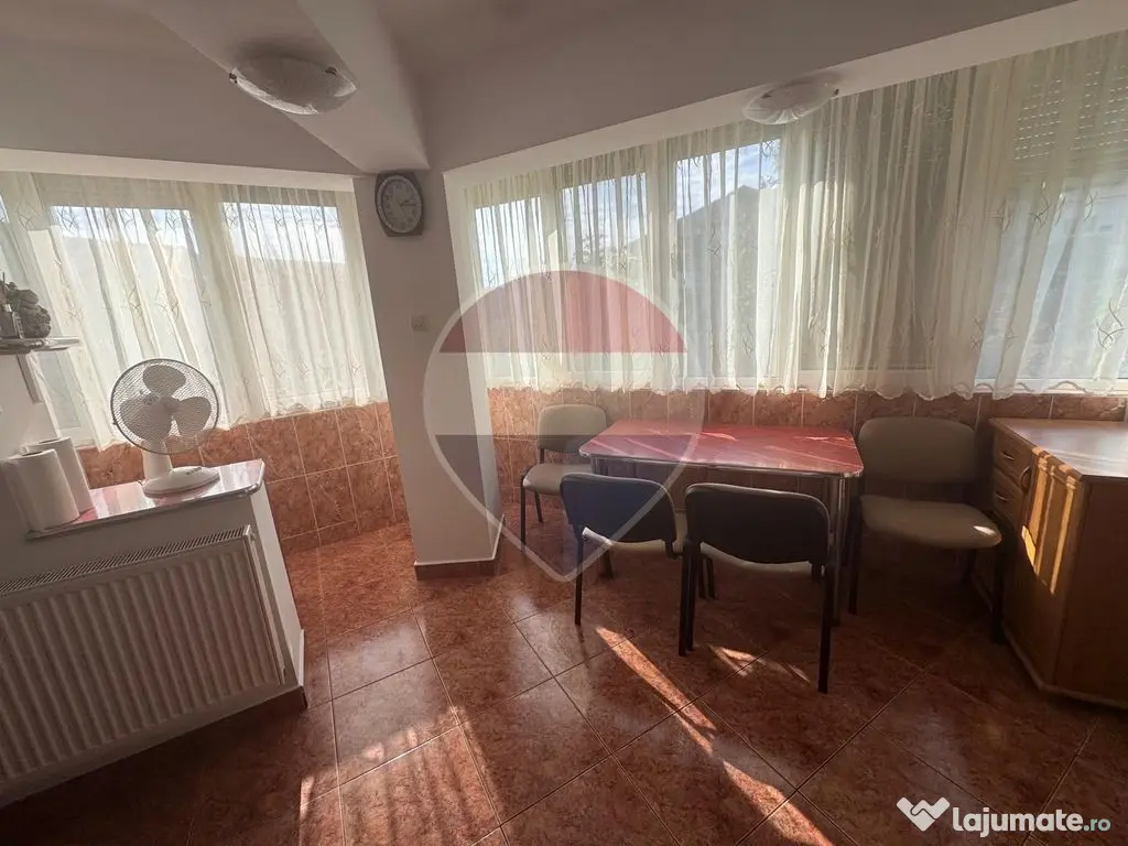 De închiriat apartament cu 3 camere, în zona Decebal - Oradea (Bihor)
