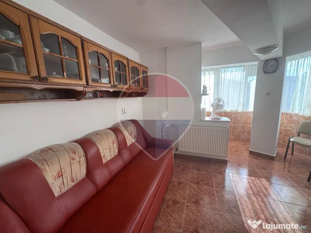 De închiriat apartament cu 3 camere, în zona Decebal - Oradea (Bihor)