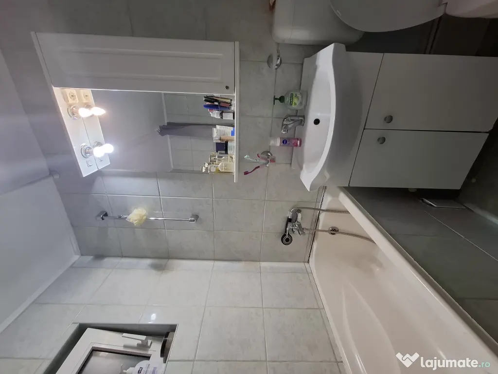 De vanzare apartament 3 camere decomandate zona Decebal-Dacia