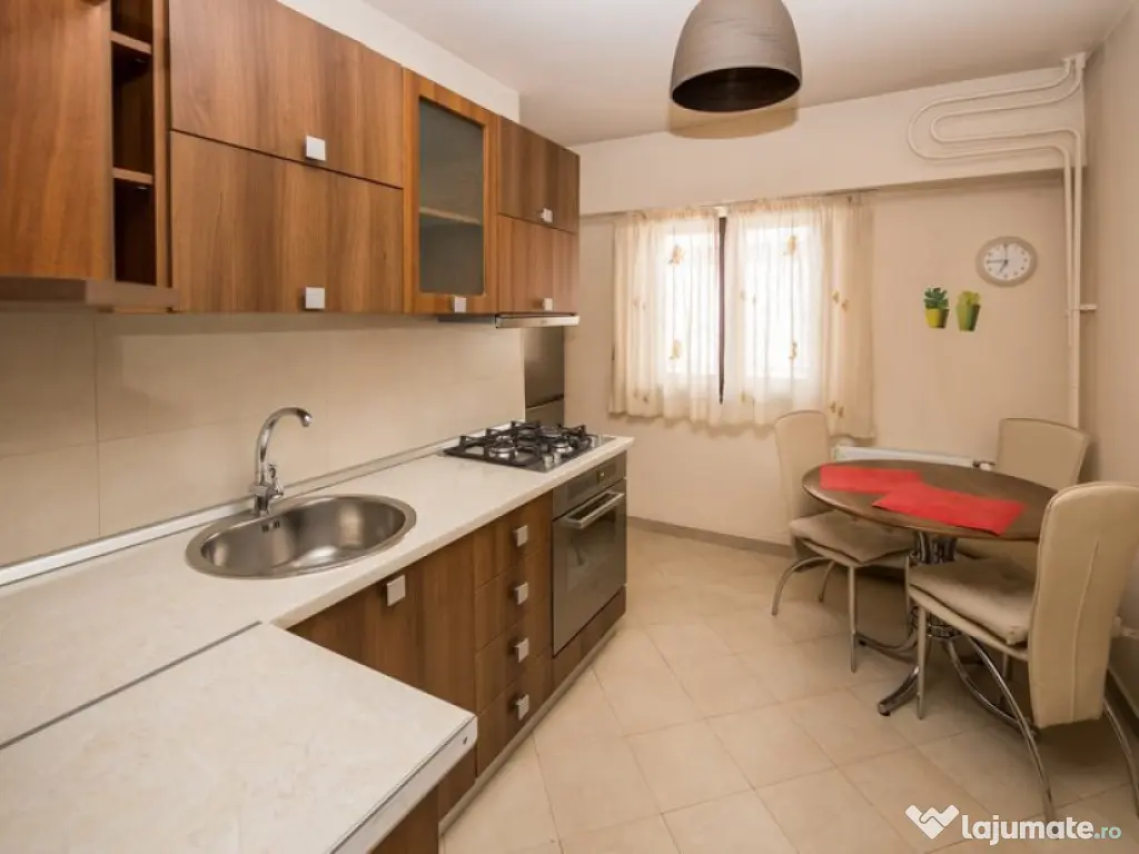 Decebal, Apartament 3 camere proaspat zugravit.