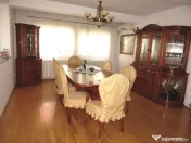 Zona Mihai Bravu imobil 8 camere curte generoasa 