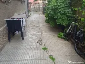 Dacia-Toamnei singur in curte 