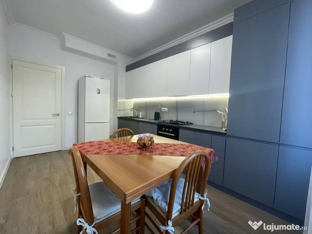 Inchiriez apartament cu 2 camere situat in zona Centrala