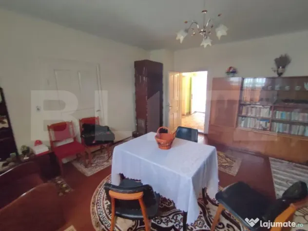 Casă individuala ,2500 mp teren, în Putna