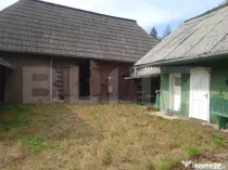 Casă individuala ,2500 mp teren, în Putna
