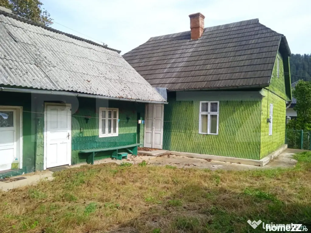 Casă individuala ,2500 mp teren, în Putna - Putna (Suceava)