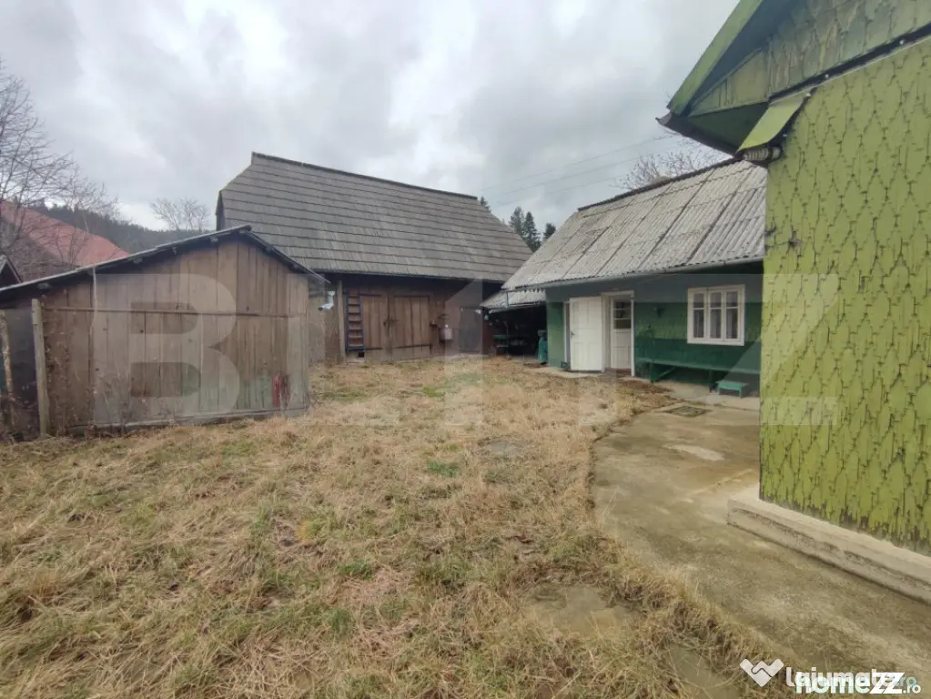 Casă individuala ,2500 mp teren, în Putna - Putna (Suceava)