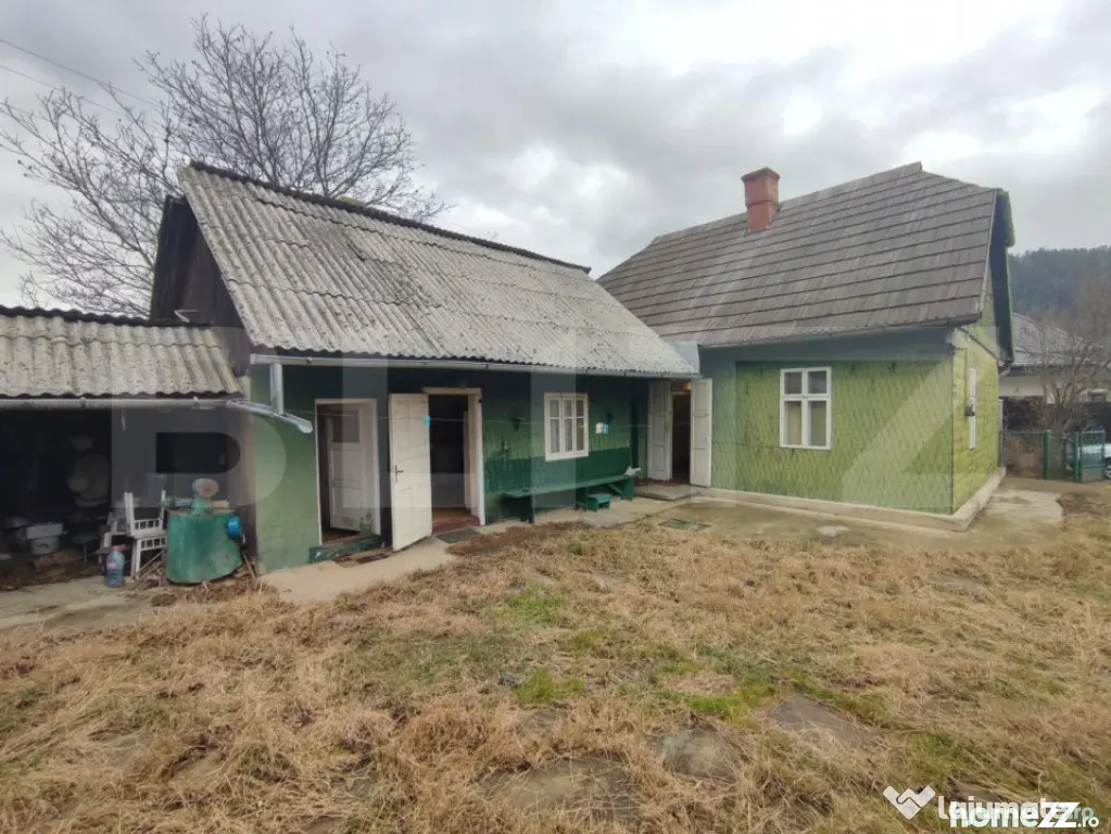 Casă individuala ,2500 mp teren, în Putna - Putna (Suceava)